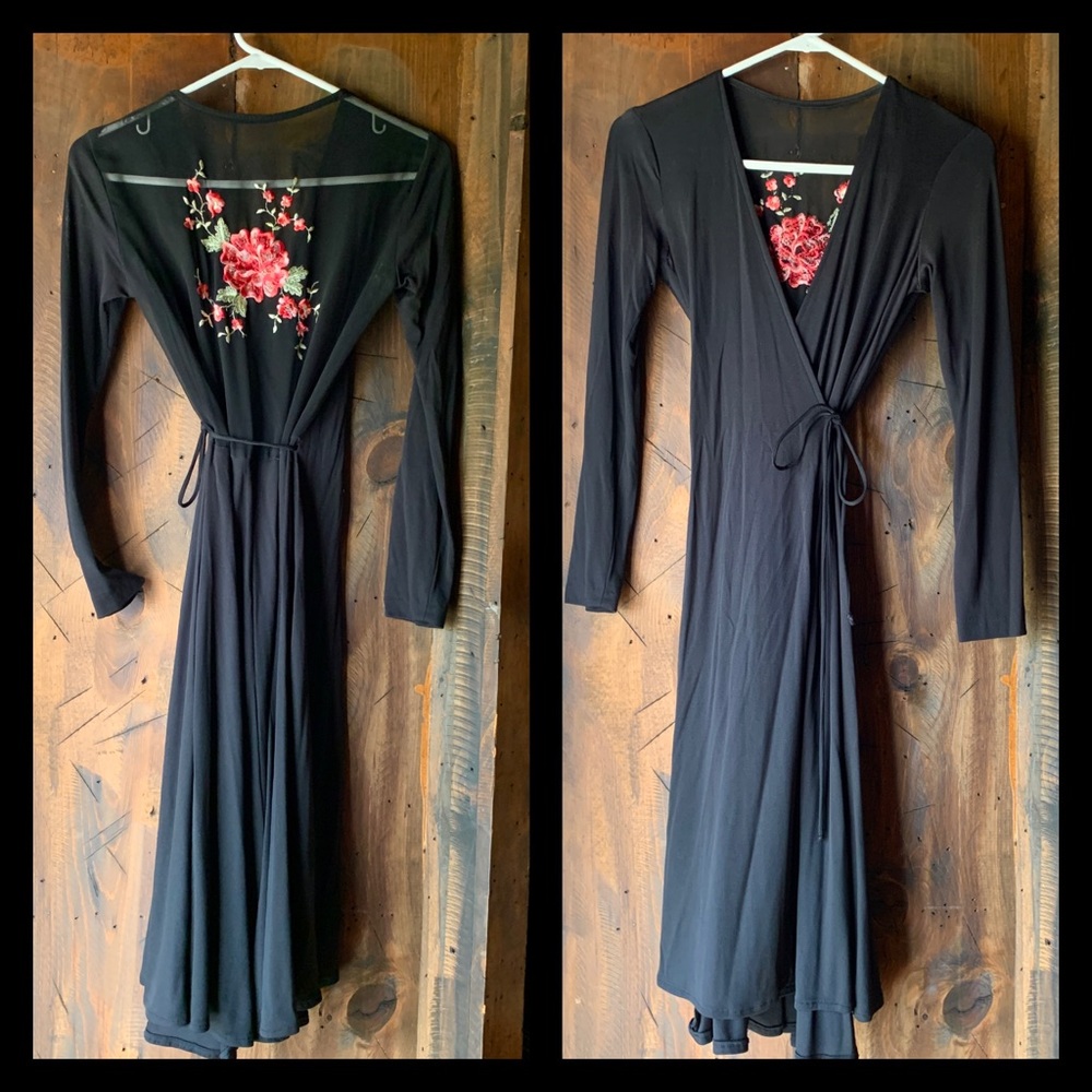 Vintage 70’s wrap dress w/ sheer back & roses ❤️